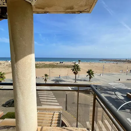 Con Garaje En Primera Linea De Playa 아파트 토르뎀바라